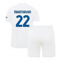 Otroški Nogometni dresi Inter Milan Henrikh Mkhitaryan #22 Gostujoči 2023-24 Kratek Rokav (+ Kratke hlače)